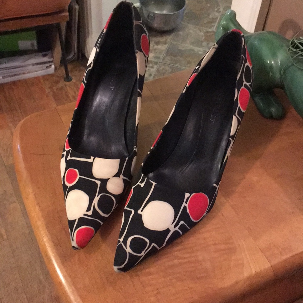 Retro Nine West 9 1/2 M heels pointy mod fabric